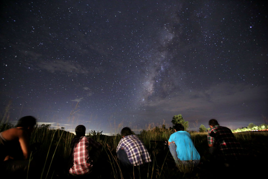 Between July 18 and July 29 a meteor shower will reach its peak, creating a stunning light show in the sky that it will be available to skywatchers. Photo credit: Ye Aung Thu / AFP / Getty Images / Vox