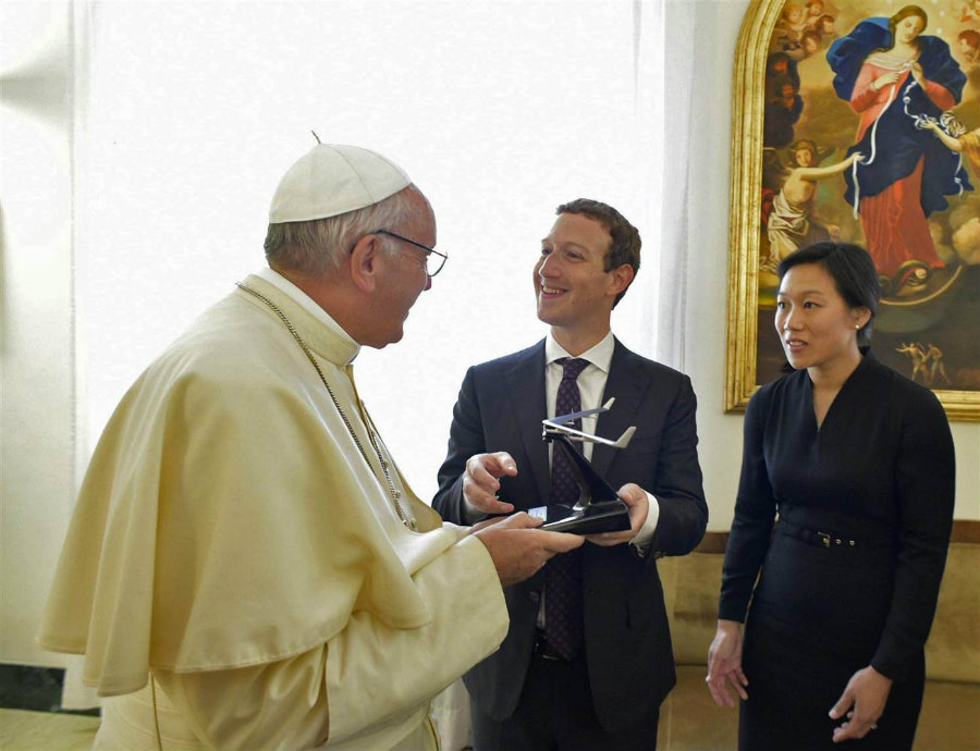 Zuckerberg and the Pope talked about how to use communications technology to help reducing poverty and encourage a culture of encounter. Photo credit: L'Osservatore Romano / EPA / NBC News