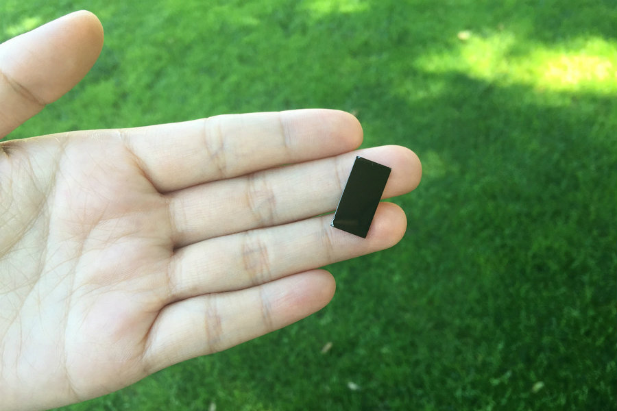 Scientists have created a sunlight-fueled gadget that killed 99.99 percent of bacteria after 20 minutes of use in 25 millimeters of water contaminated E. coli and lactic acid bacteria. Photo credit: Jin Xie / Stanford University / Digital Trends