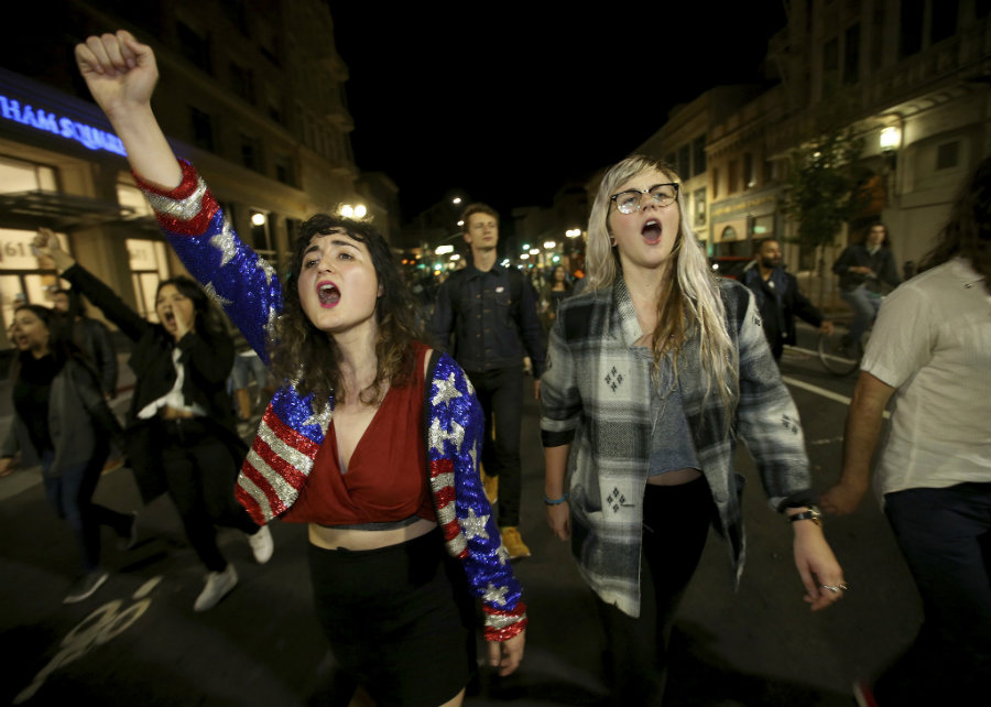 Anti-Trump protesters took the streets in Berkley and Oakland. Photo credit: Jane Tyska / Bay Area News Group / AP / Syracuse