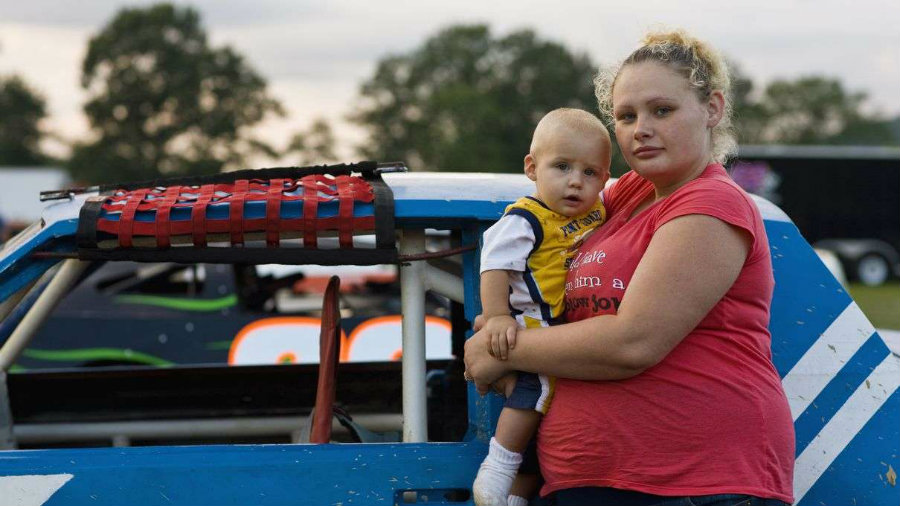 Obese mothers could affect their children’s ability to control movement. Photo credit: Simon Willms / Getty Images / How Stuff Works Now