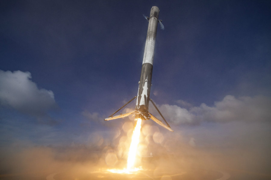 Reusing boosters could give SpaceX' customers a 30 percent discount on a Falcon 9 rocket launch. Image credit: NeoGAF