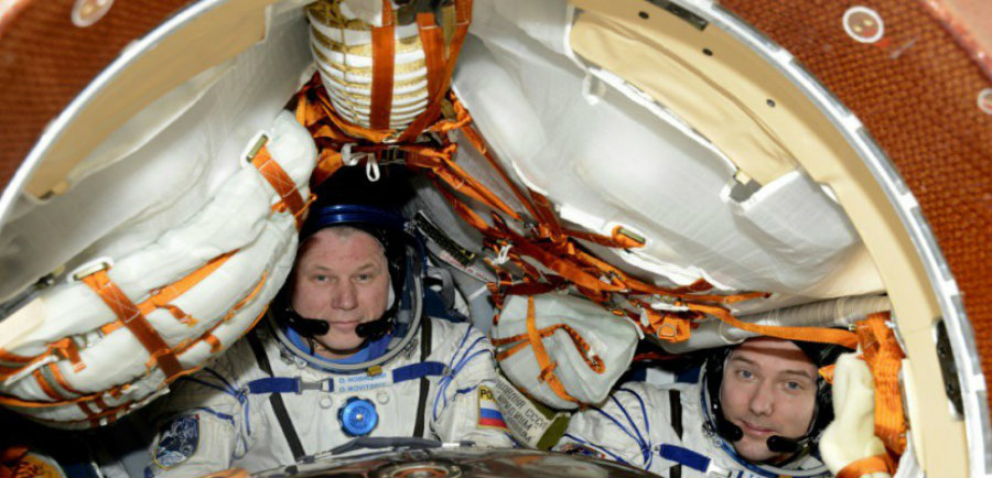 French astronaut Thomas Pesquet (right) and Russian cosmonaut Oleg Novitski. Image credit: European Space Agency / AFP / Archives / La Manche Libre