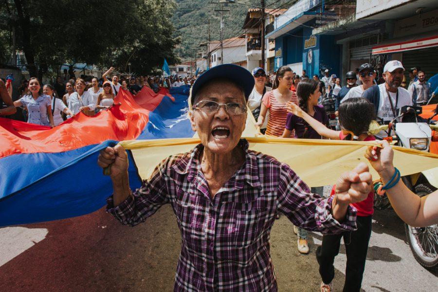 Yesterday, candidate for the Constituent Assembly Ricardo Molina, even said that seniors who vote in the plebiscite could lose their retirement pension. Image credit: María Cecilia Peña, Pulse Headlines