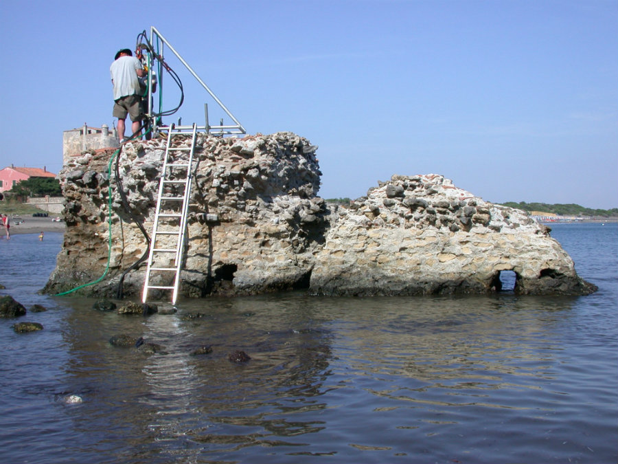 Scientists noted that underwater, this material has withstood for over 2,000 years and counting. Image credit: J. P. Oleson / Science Alert