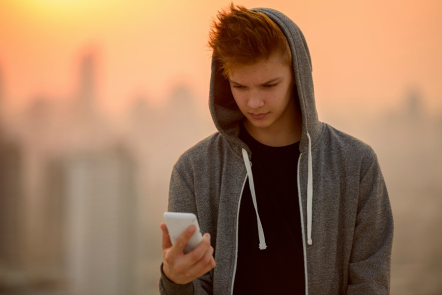 Sexting among teenagers, Adolescents sending and receiving photos with sexual material