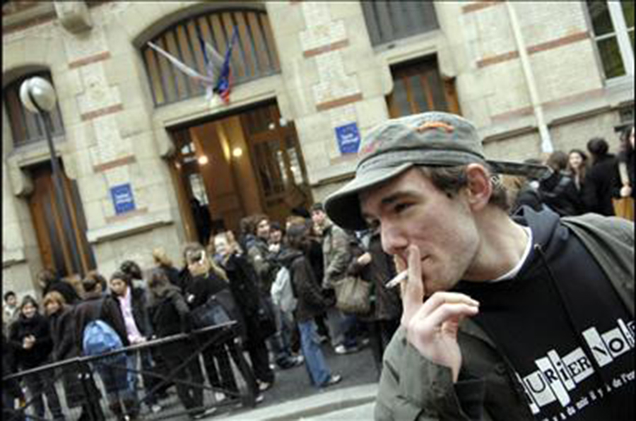 Tobacco, France, Smoking cigarettes 