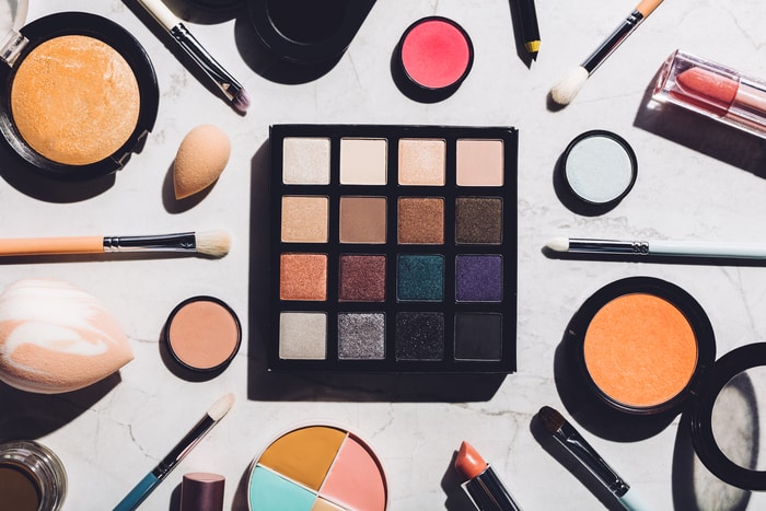 5 Online Makeup Stores with Market Best Deals