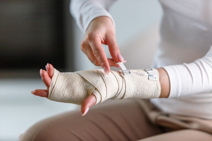 Recognizing And Responding To Early Signs Of An Injury To The Hand Or Wrist