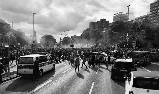 18,000 Thai Citizens Protest Against Their King’s Wealth and Monarchy