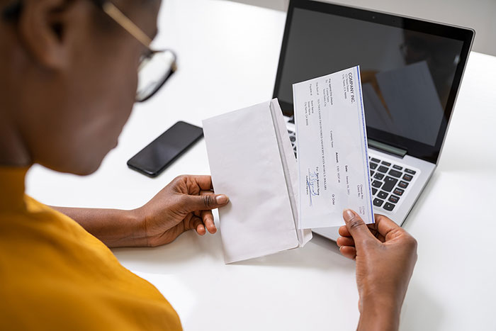 Direct Deposit vs Check: Which Is the Better Way to Pay Your Employees?