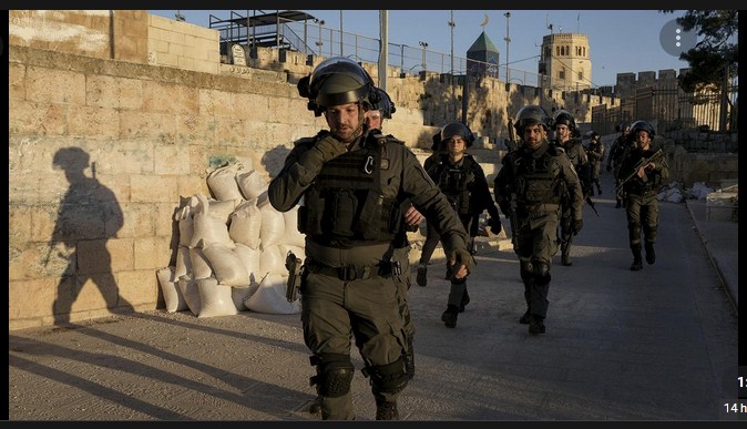 Over 100 Palestinians Injured At Jerusalem Mosque As Israeli Forces Invade Site